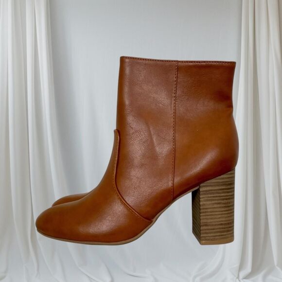Old Navy NWT Elegant Cognac Brown Faux Leather Heeled Ankle Boots US 7 - Picture 1 of 8